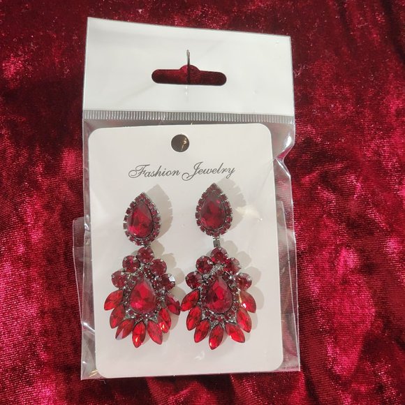 Golden Rhinesone pierced Earrings - Picture 3 of 5